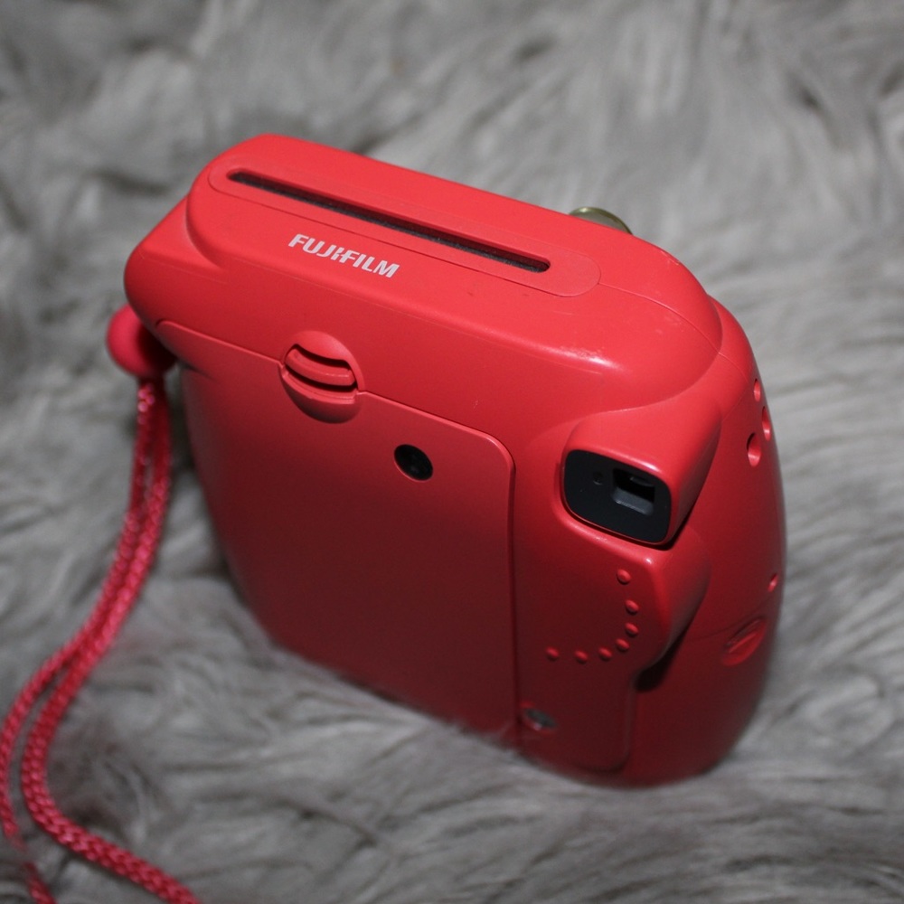 Fuji Instax Mini 8 Camera Raspberry - Picture 2 of 3
